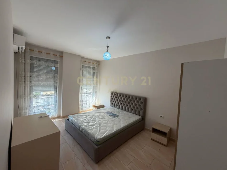 Tirane, jepet me qera apartament 3+1+Ballkon Kati 1, 121 m² 800 € (don bosko)