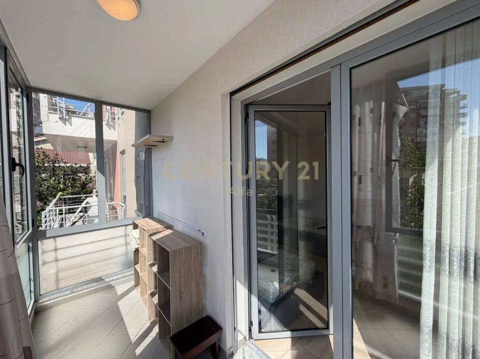 Tirane, jepet me qera apartament 3+1+Ballkon Kati 1, 121 m² 800 € (don bosko)