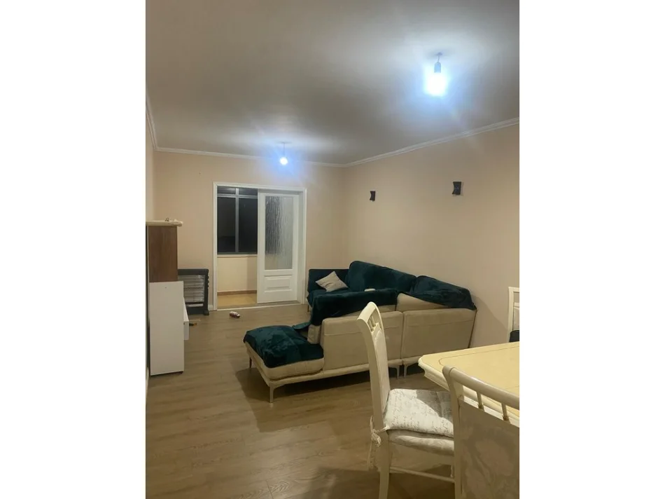 Tirane, jepet me qera apartament 2+1 Kati 5, 600 m² 600 € (xhamlliku)