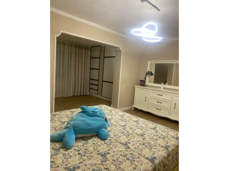 Tirane, jepet me qera apartament 2+1 Kati 5, 600 m² 600 € (xhamlliku)