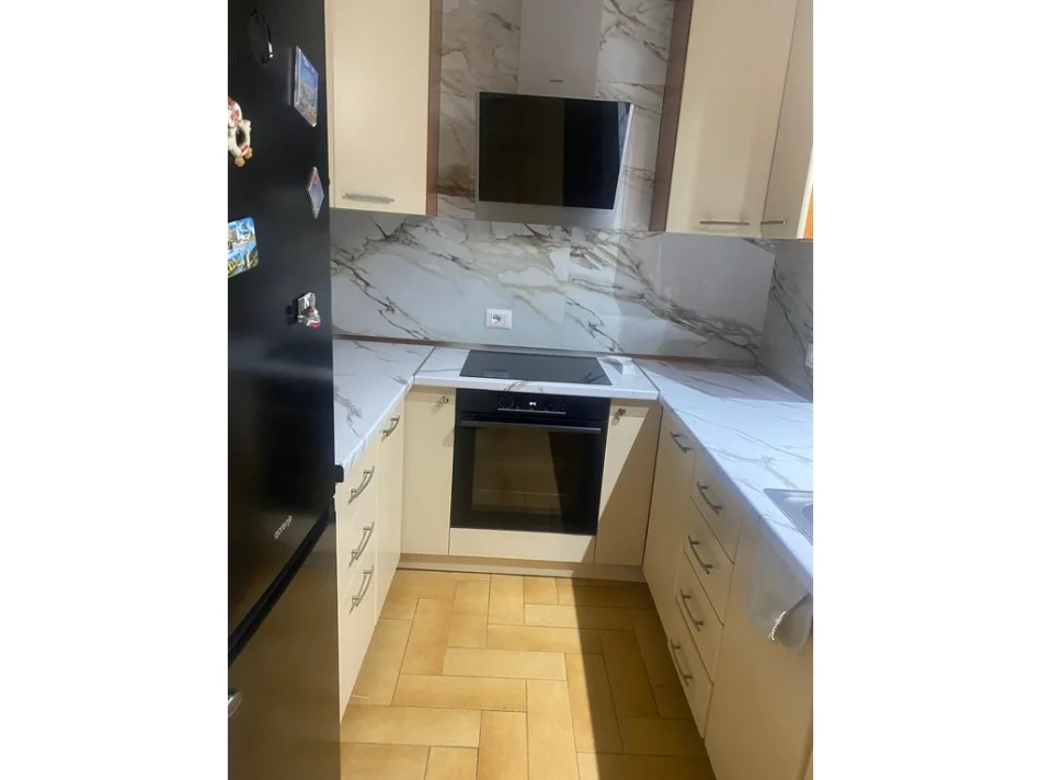 Tirane, jepet me qera apartament 2+1 Kati 5, 600 m² 600 € (xhamlliku)