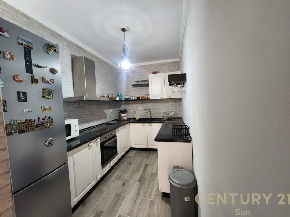 Tirane, jepet me qera apartament 1+1+Ballkon Kati 5, 60 m² 530 € (Vasil Shanto)