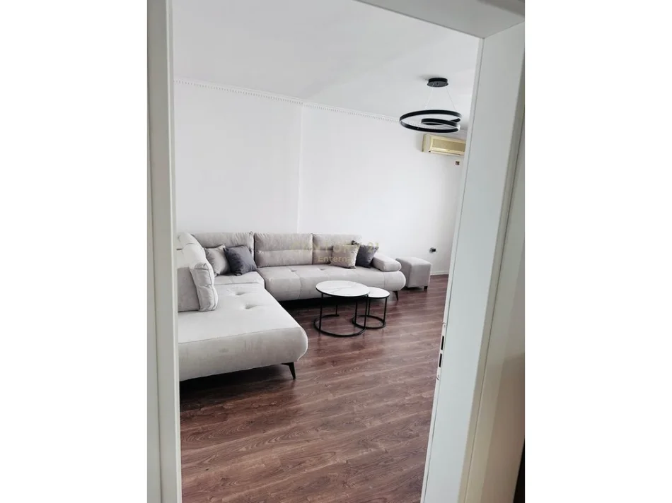 Tirane, jepet me qera apartament 1+1 Kati 6, 60 m² 600 € (rruga fortuzi)