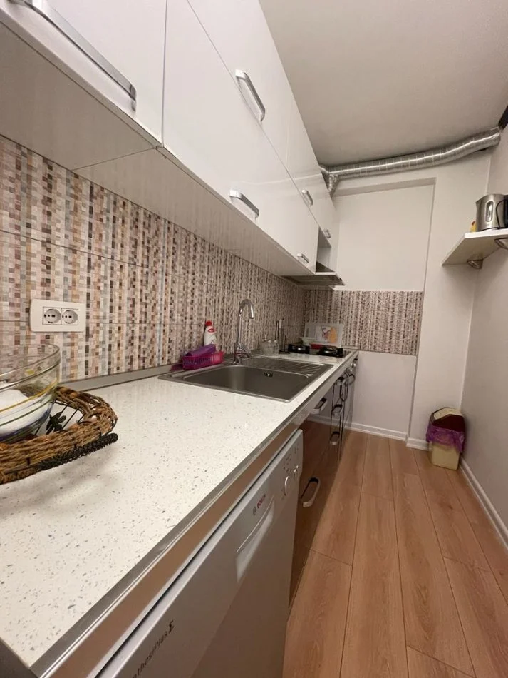 Tirane, jepet me qera apartament 1+1 , (air albania stadium)