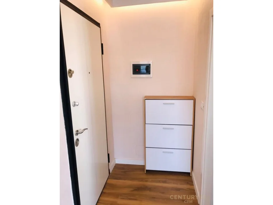 Tirane, jepet me qera apartament 1+1 Kati 5, 56 m² 650 € (mine peza)