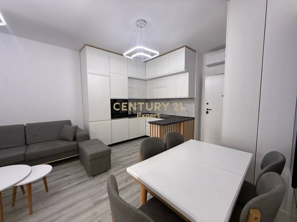 Tirane, jepet me qera apartament 2+1+Ballkon Kati 7, 90 m² 800 € (don bosko)