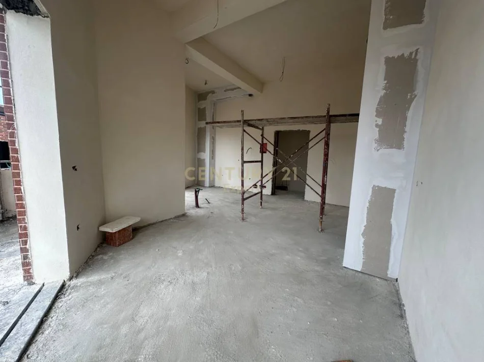 Tirane, shitet apartament 2+1+Ballkon Kati 1, 82 m² 195.000 € (kodra e diellit 2)
