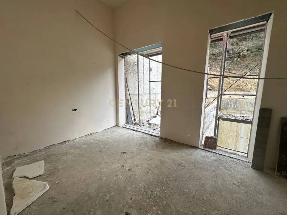 Tirane, shitet apartament 2+1+Ballkon Kati 1, 82 m² 195.000 € (kodra e diellit 2)
