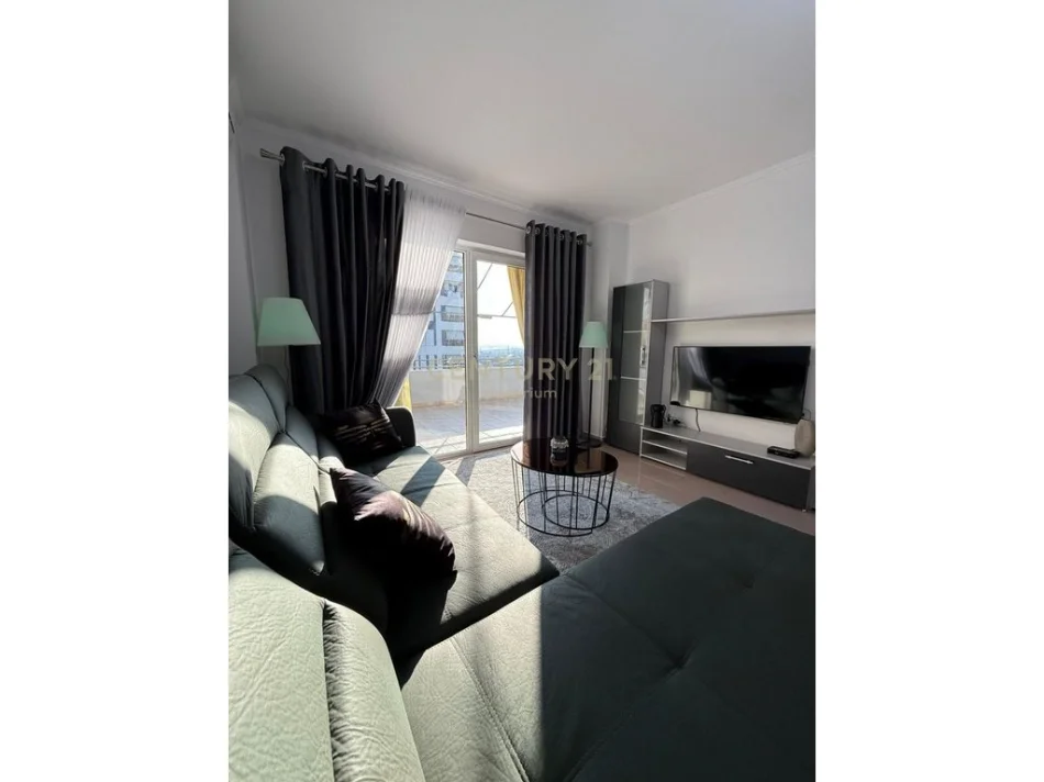 Tirane, jepet me qera apartament 2+1+Ballkon Kati 8, 115 m² 700 € (5 maji)