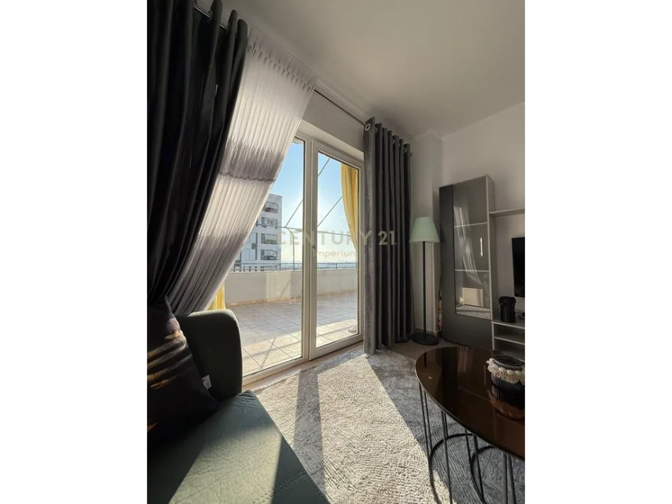 Tirane, jepet me qera apartament 2+1+Ballkon Kati 8, 115 m² 700 € (5 maji)