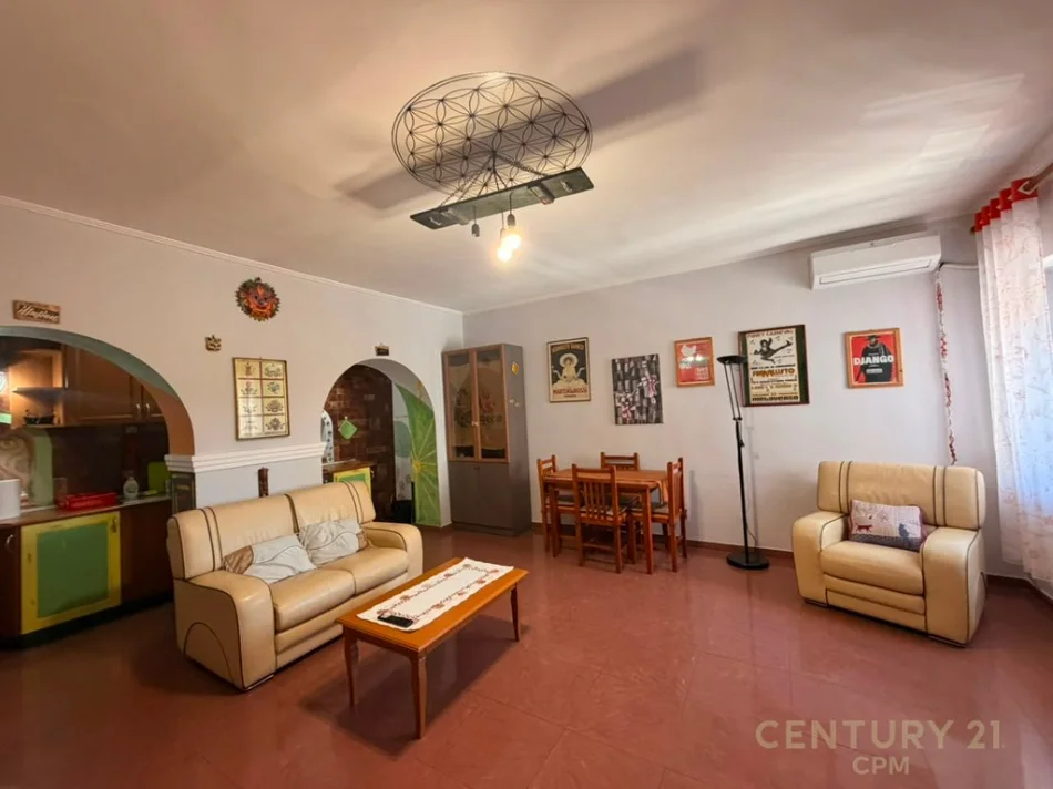Tirane, jepet me qera apartament 1+1 Kati 3, 88 m² 650 € (Sheshi Willson)