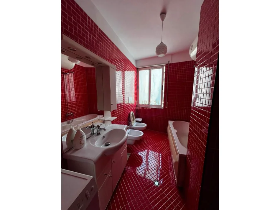 Tirane, jepet me qera apartament 1+1 Kati 8, 110 m² 600 € 