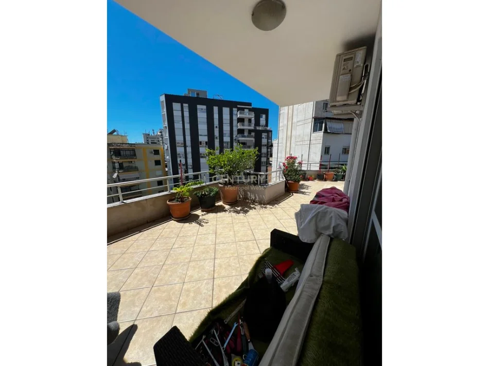 Tirane, jepet me qera apartament 1+1 Kati 8, 70 m² 600 € (Barrikada)