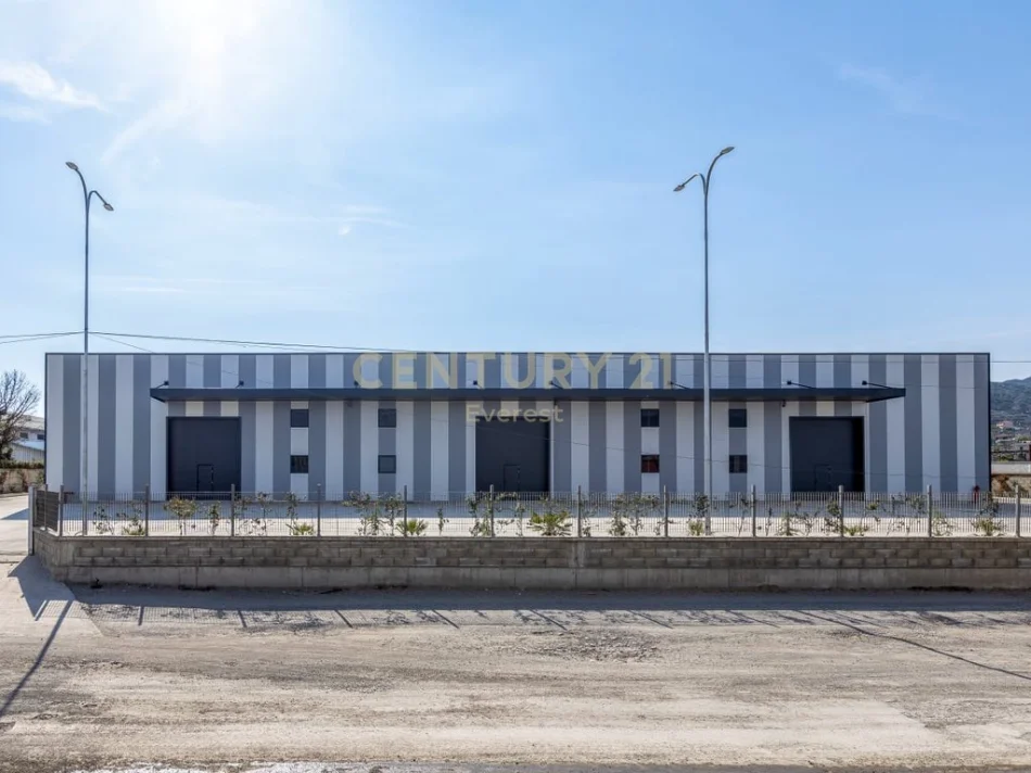 Tirane, shitet magazine Kati 0, 7.816 m² 2.700.000 € (Elbasan)