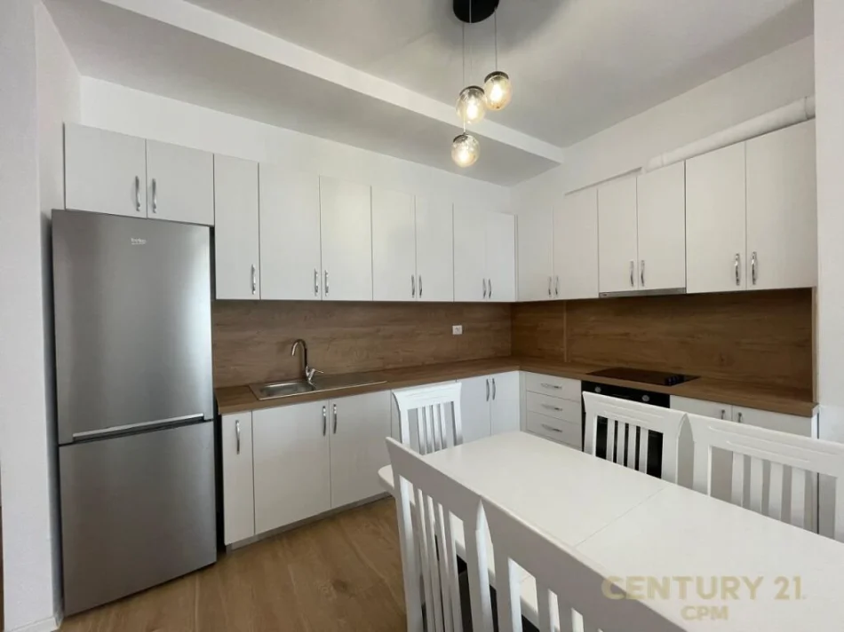 Tirane, jepet me qera apartament 2+1+Ballkon Kati 5, 100 m² 650 € (siri kodra 2)