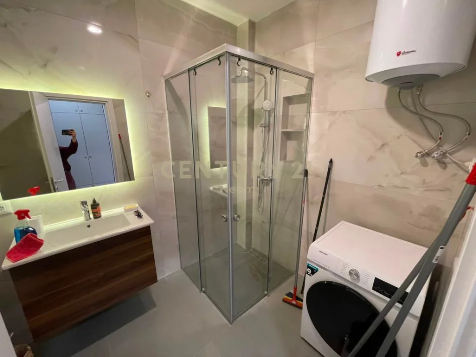 Tirane, jepet me qera apartament 1+1+Ballkon Kati 2, 73 m² 600 € (laprake)
