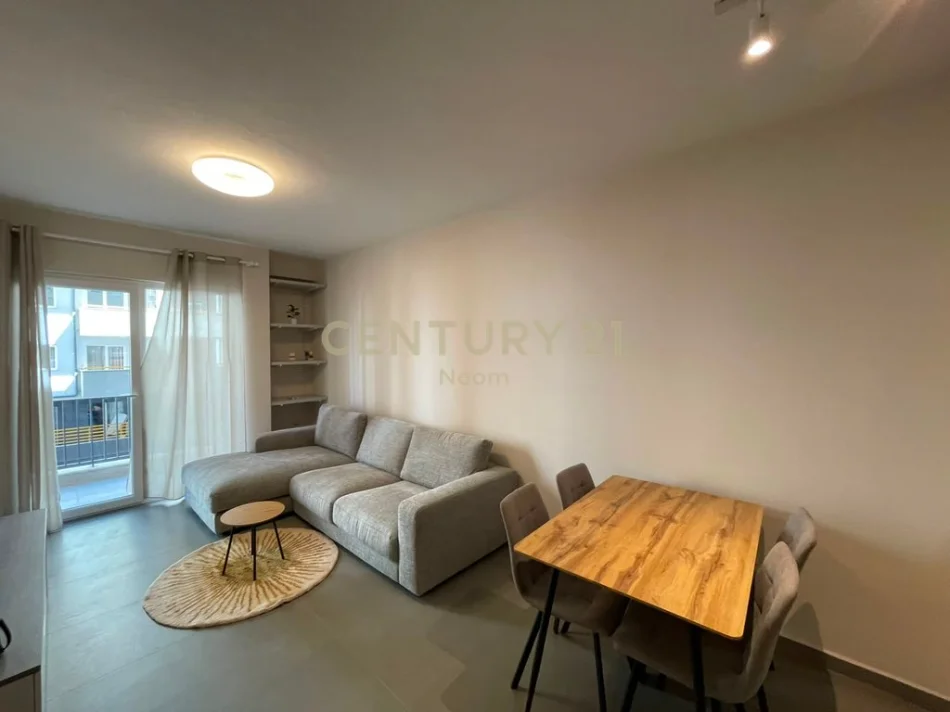 Tirane, jepet me qera apartament 1+1+Ballkon Kati 2, 73 m² 600 € (laprake)