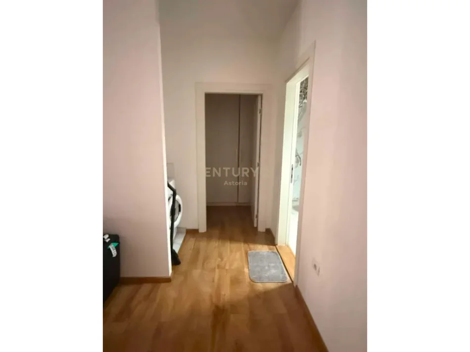 Tirane, jepet me qera apartament 1+1+Ballkon Kati 2, 72 m² 600 € (hipoteka perballe spak kompleski panorama 2)