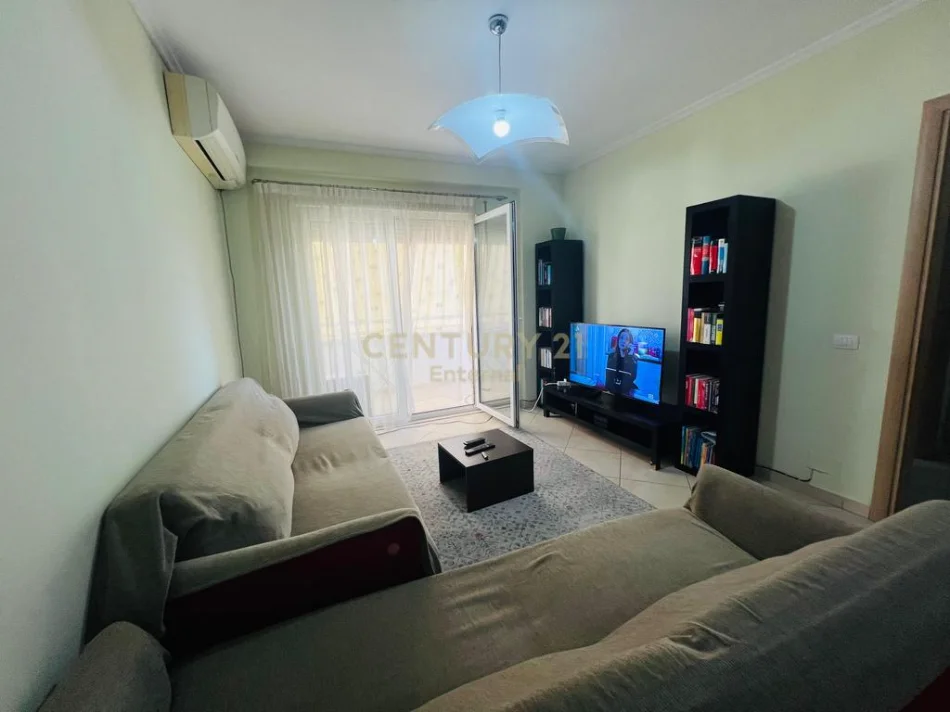 Tirane, jepet me qera apartament 2+1+Ballkon Kati 3, 104 m² 750 € (ATSH)