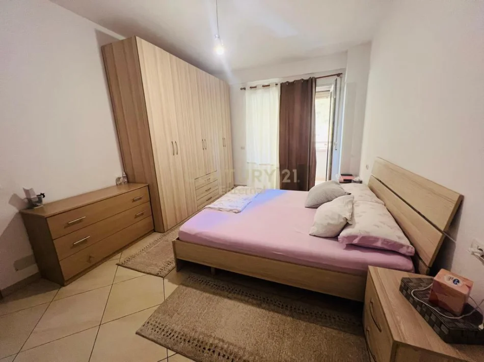 Tirane, jepet me qera apartament 2+1+Ballkon Kati 3, 104 m² 750 € (ATSH)