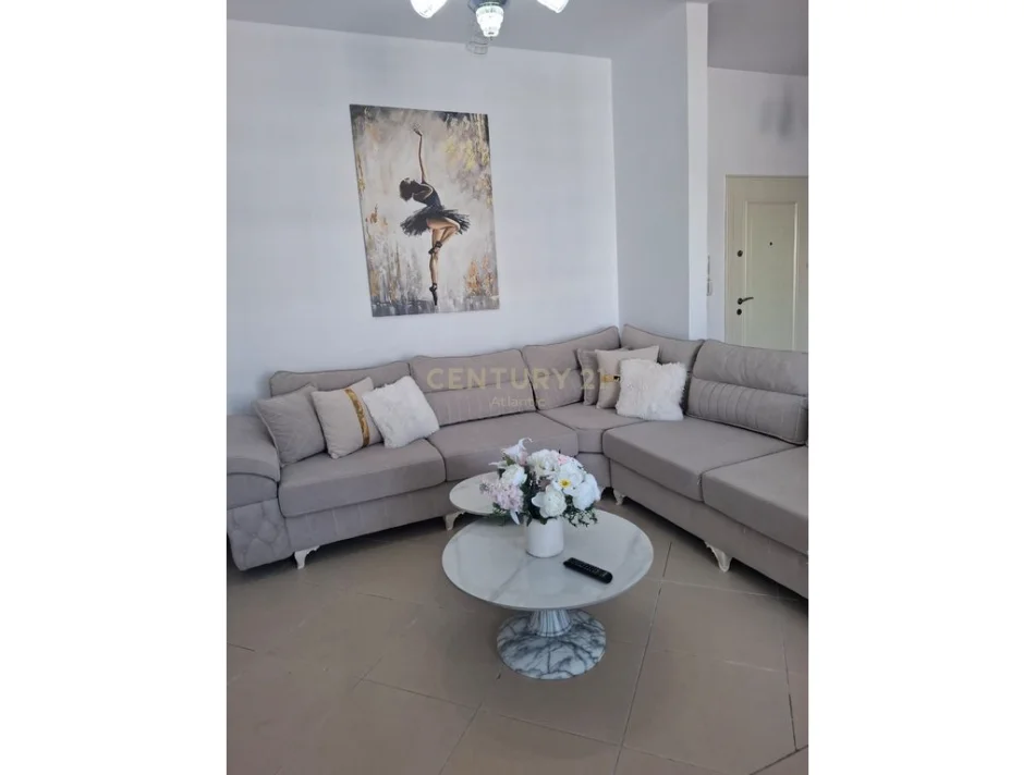 Durres, jepet me qera apartament 1+1 Kati 8, 70 m² 500 € (Plazh,Durres)