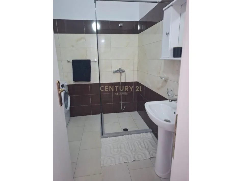 Durres, jepet me qera apartament 1+1 Kati 8, 70 m² 500 € (Plazh,Durres)