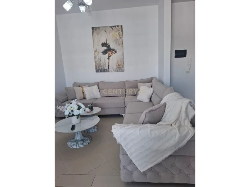 Durres, jepet me qera apartament 1+1 Kati 8, 70 m² 500 € (Plazh,Durres)