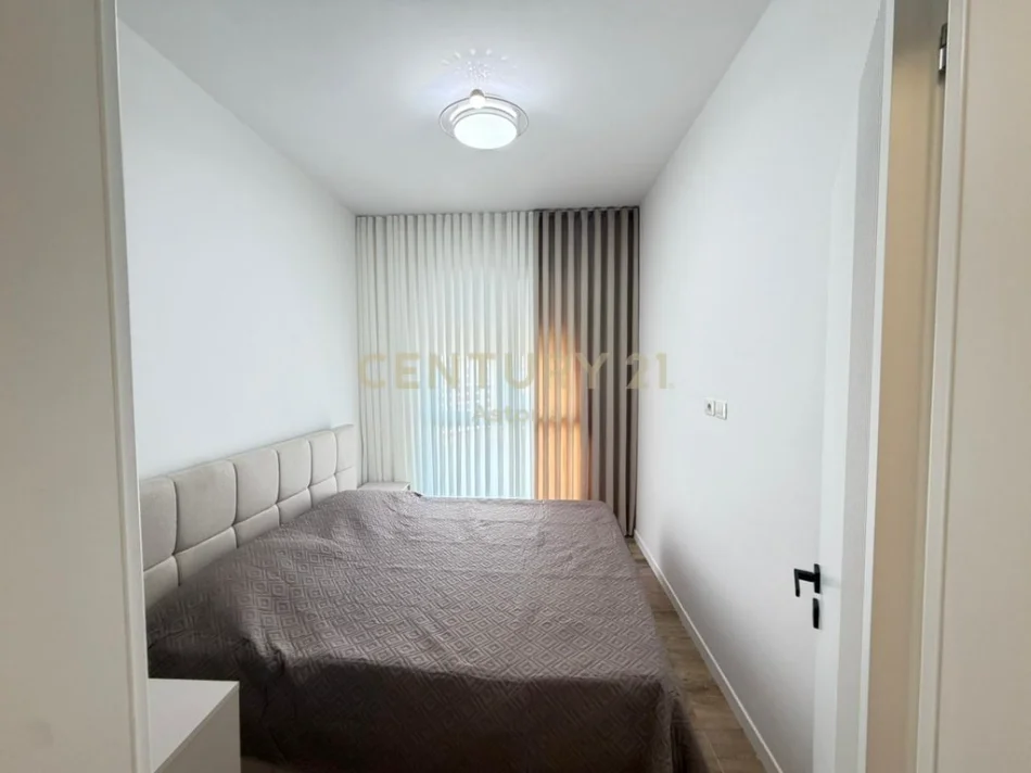 Tirane, jepet me qera apartament 2+1+Ballkon Kati 8, 85 m² 650 € (5 maji)
