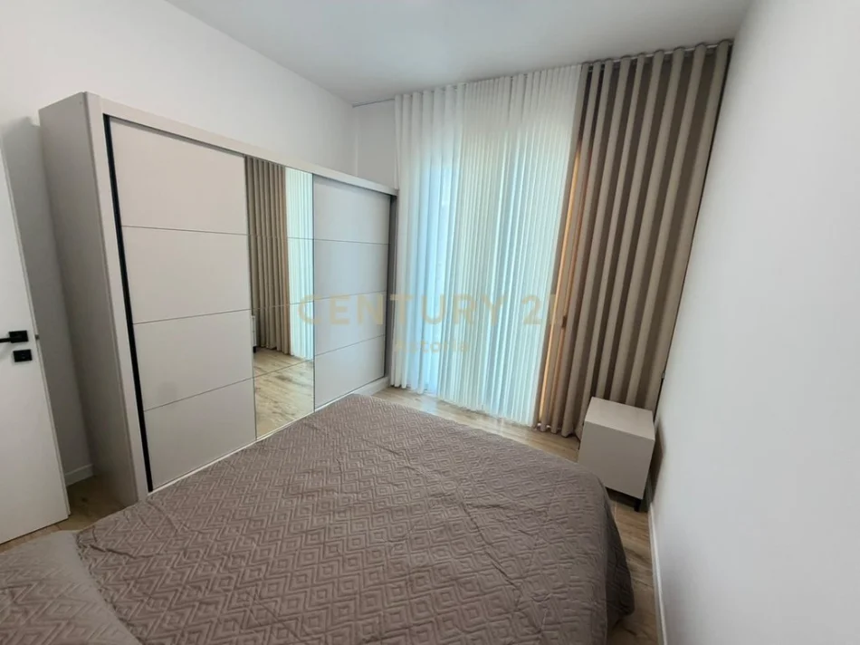 Tirane, jepet me qera apartament 2+1+Ballkon Kati 8, 85 m² 650 € (5 maji)
