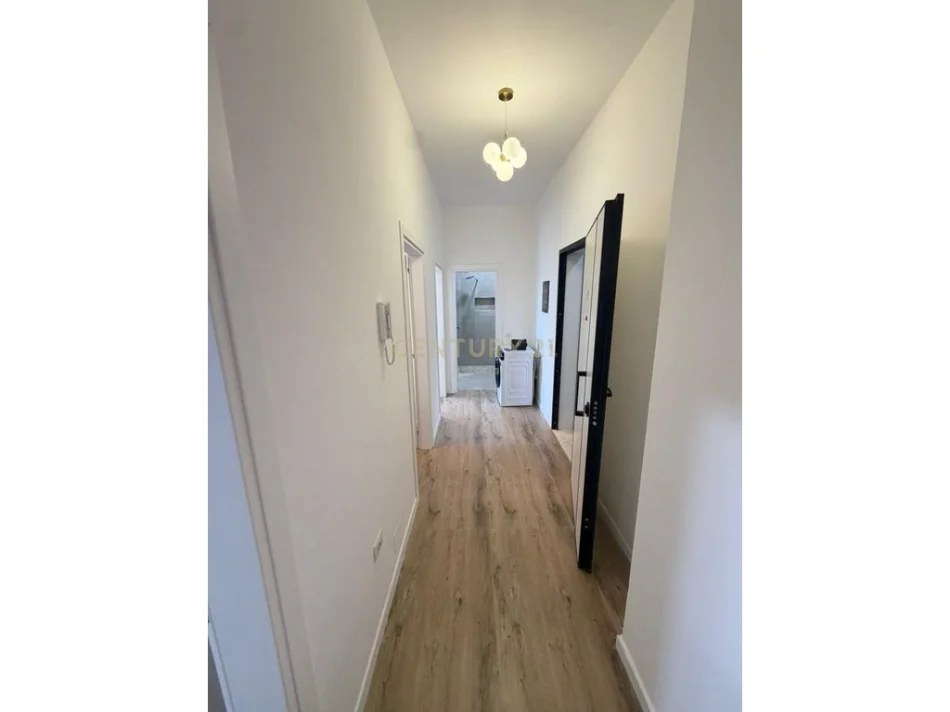 Tirane, jepet me qera apartament 2+1+Ballkon Kati 8, 85 m² 650 € (5 maji)