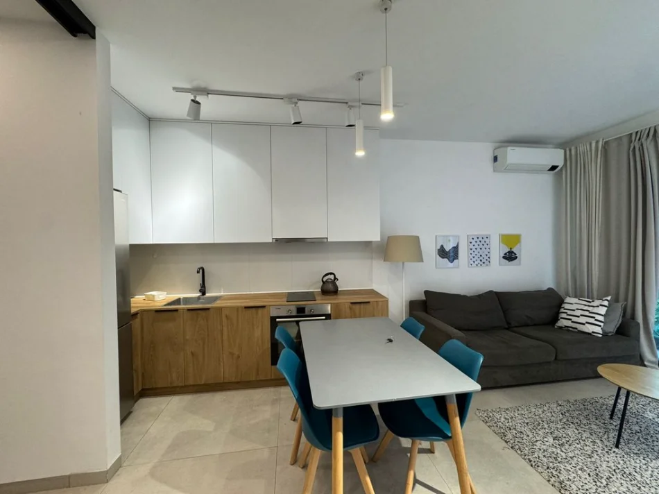 Tirane, jepet me qera apartament 1+1 Kati 1, 57 m² 600 € (myslym shyri)