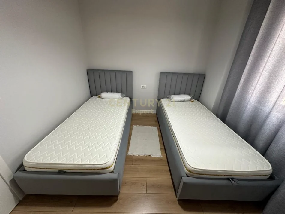 Tirane, jepet me qera apartament 2+1+Ballkon Kati 5, 95 m² 800 € (hipoteka)