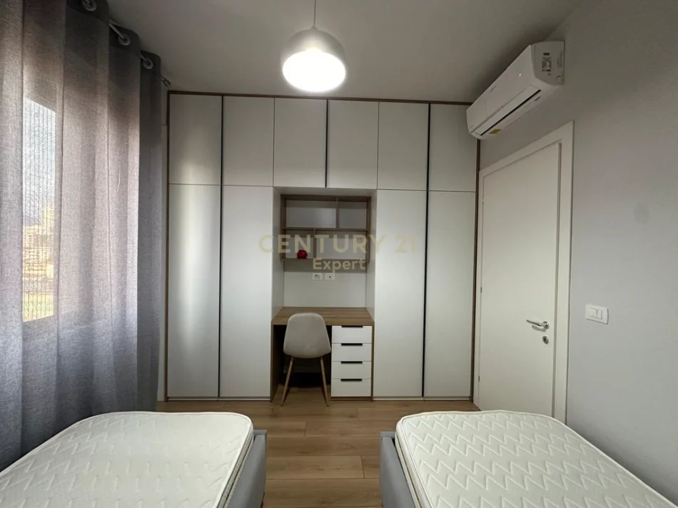Tirane, jepet me qera apartament 2+1+Ballkon Kati 5, 95 m² 800 € (hipoteka)