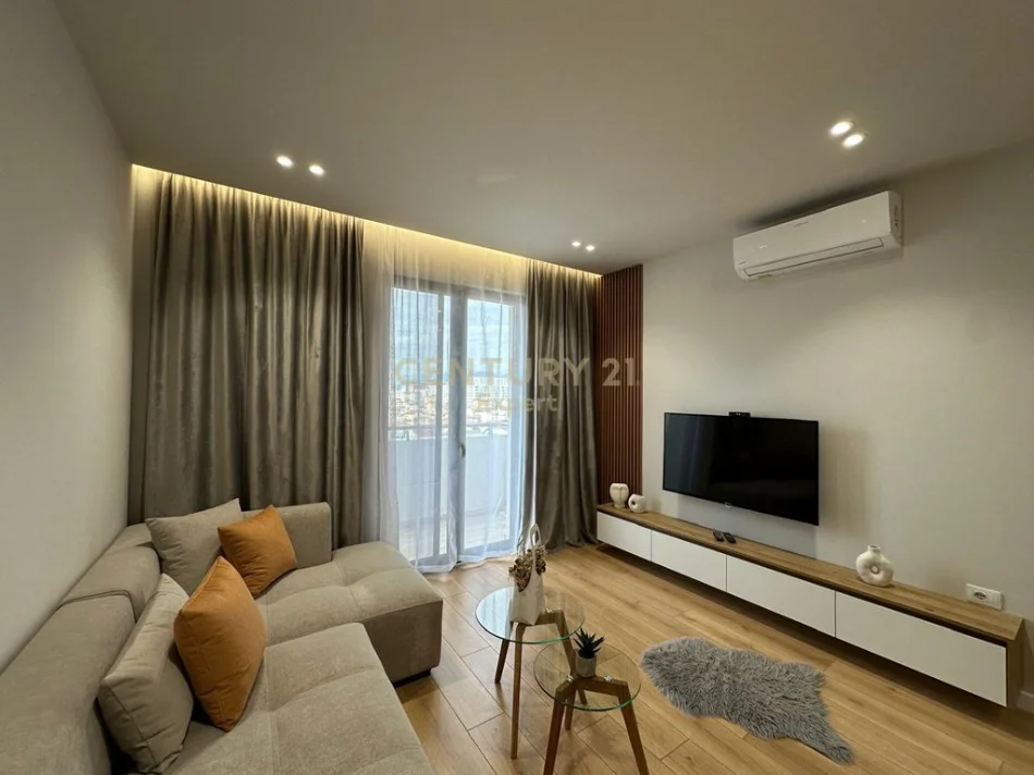 Tirane, jepet me qera apartament 2+1+Ballkon Kati 5, 95 m² 800 € (hipoteka)