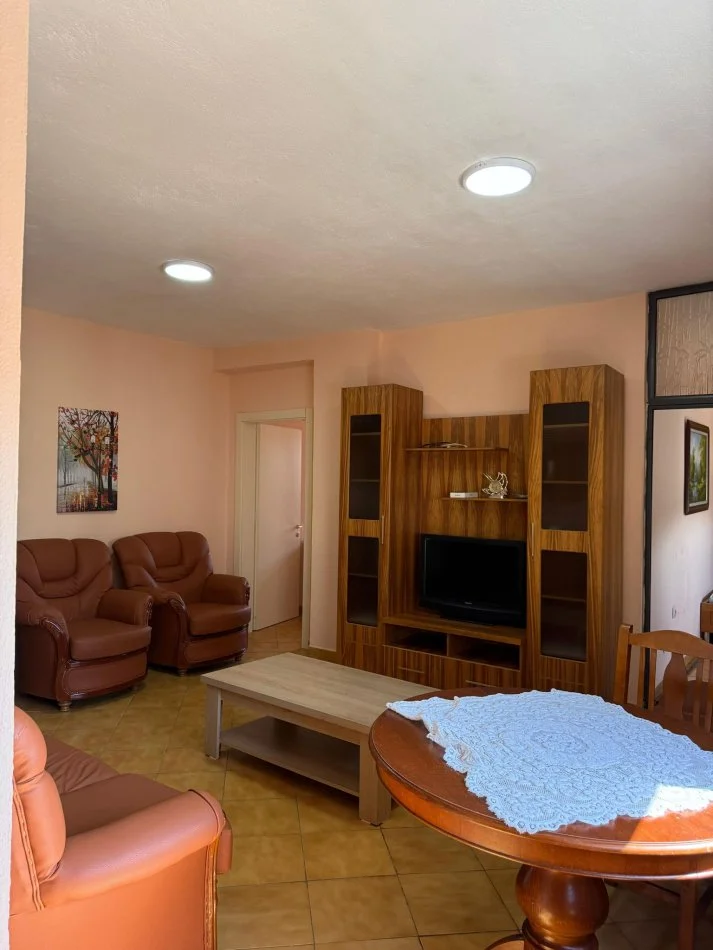 Tirane, jepet me qera apartament 2+1+Ballkon Kati 9, 80 m² 500 €