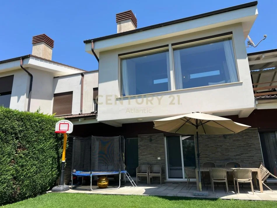 Tirane, jepet me qera Vile 4+1 Kati 2, 506 m² 3.750 € (Long hill rezidence)