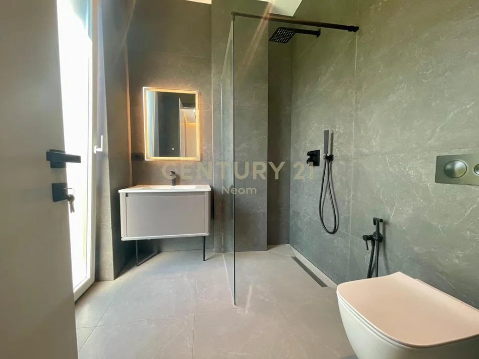 Tirane, jepet me qera Vile 4+1 Kati 4, 425 m² 4.000 € (Liqeni i Thate)