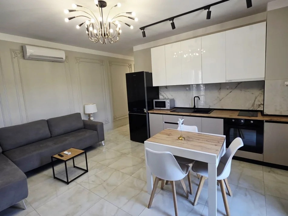 Tirane, jepet me qera apartament 1+1 Kati 8, 70 m² 800 € (komuna e parisit prane kompleksit dinamo)