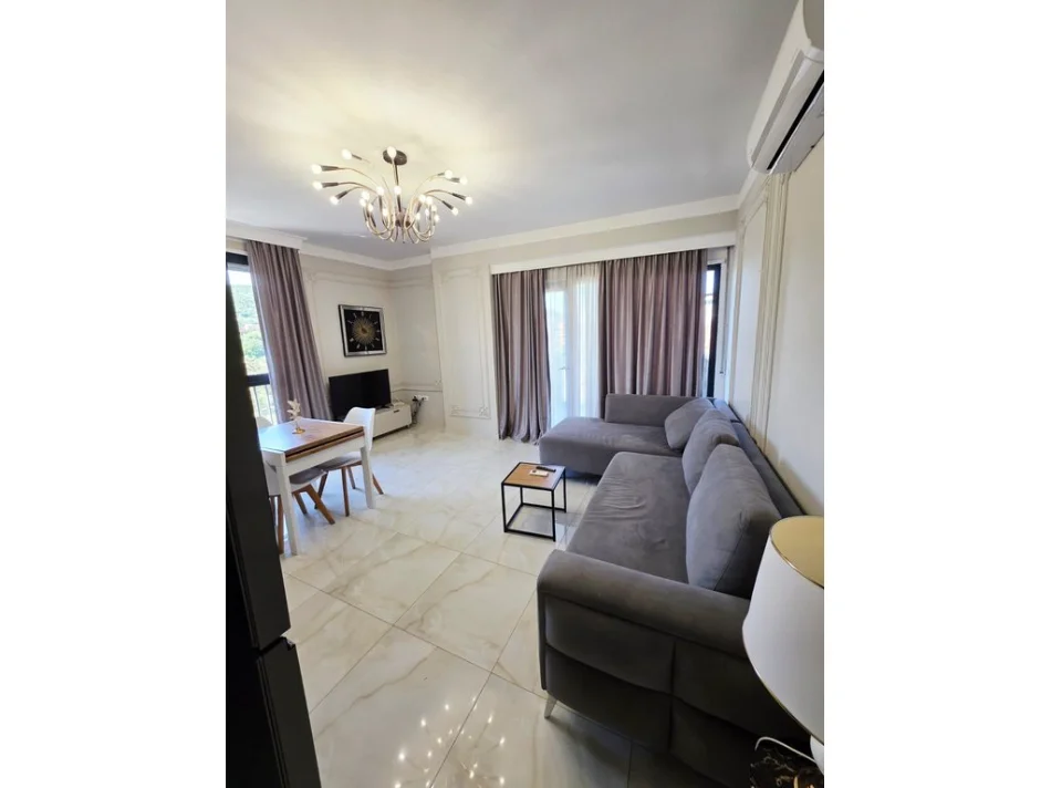 Tirane, jepet me qera apartament 1+1 Kati 8, 70 m² 800 € (komuna e parisit prane kompleksit dinamo)