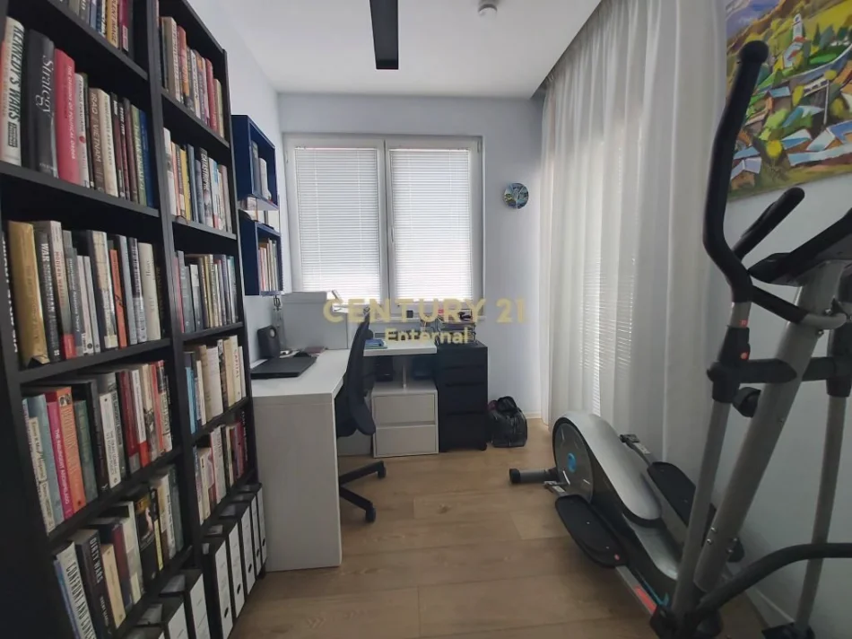 Tirane, jepet me qera apartament 3+1+Ballkon Kati 1, 170 m² 1.400 € (kodra e diellit 1)