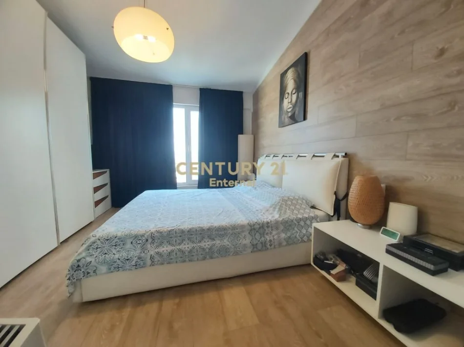 Tirane, jepet me qera apartament 3+1+Ballkon Kati 1, 170 m² 1.400 € (kodra e diellit 1)