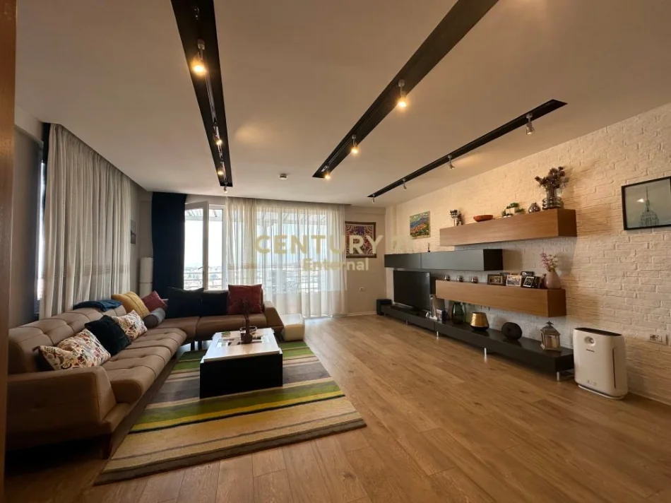Tirane, jepet me qera apartament 3+1+Ballkon Kati 1, 170 m² 1.400 € (kodra e diellit 1)