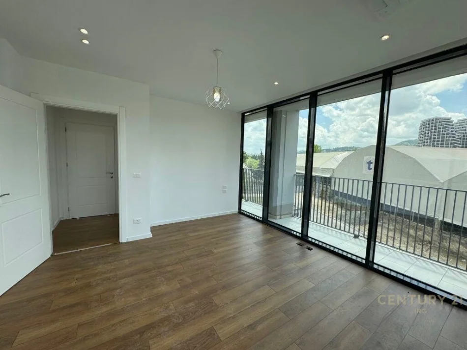 Tirane, jepet me qera zyre Kati 3, 130 m² 1.500 € 