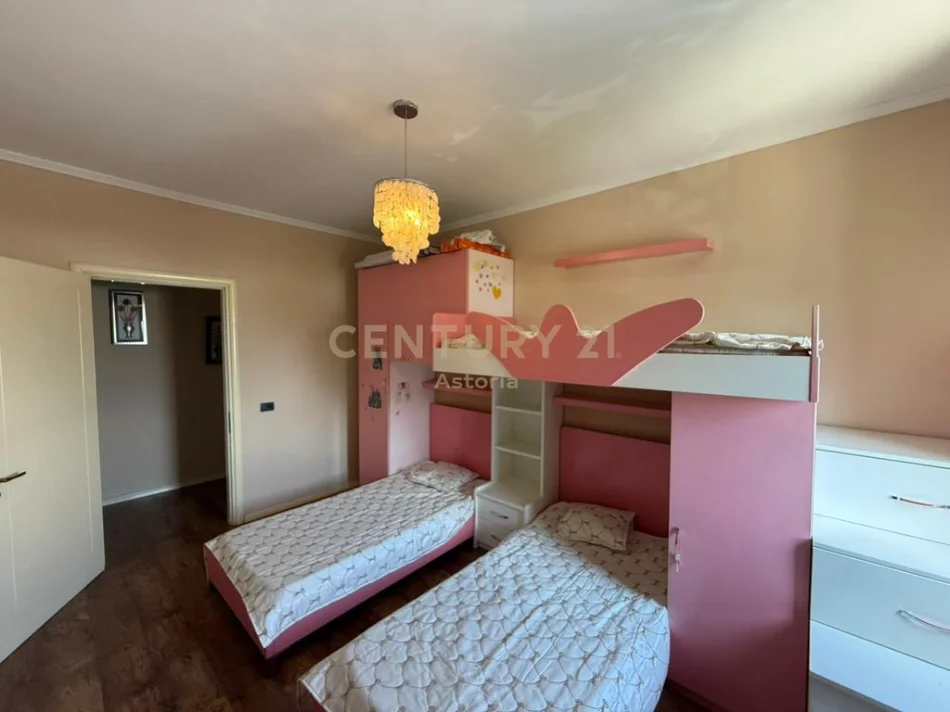 Tirane, jepet me qera apartament Kati 2, 92 m² 450 € (Casa Italia)