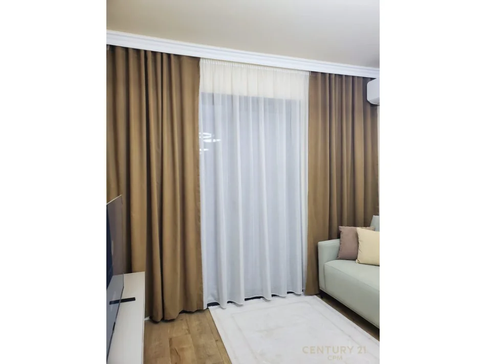 Tirane, jepet me qera apartament 1+1+Ballkon Kati 3, 68 m² 1.000 € (liqeni i thate)