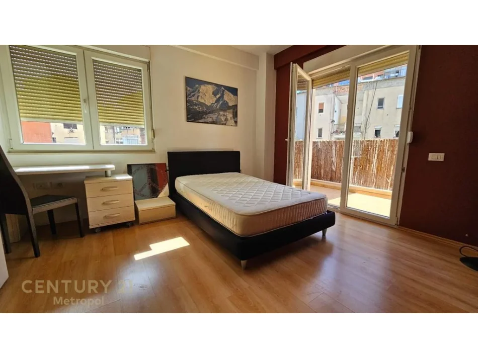 Tirane, jepet me qera apartament 2+1 Kati 2, 110 m² 800 € (myslym shyri)