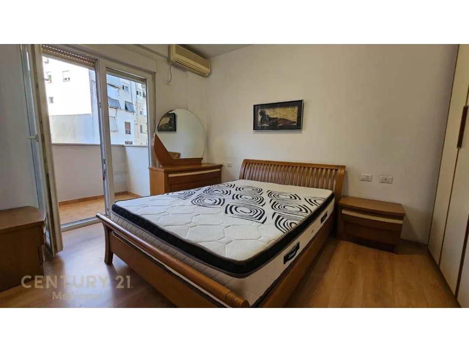 Tirane, jepet me qera apartament 2+1 Kati 2, 110 m² 800 € (myslym shyri)