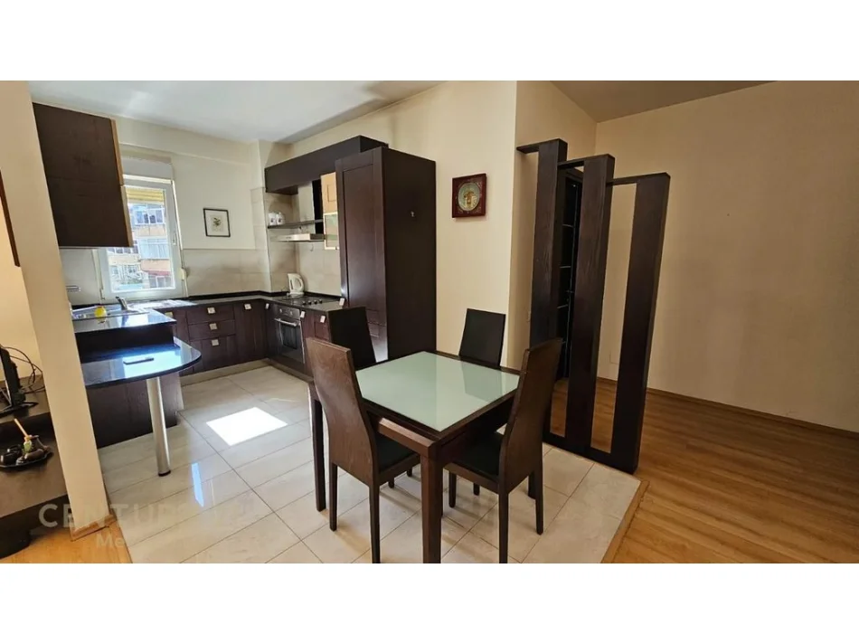 Tirane, jepet me qera apartament 2+1 Kati 2, 110 m² 800 € (myslym shyri)