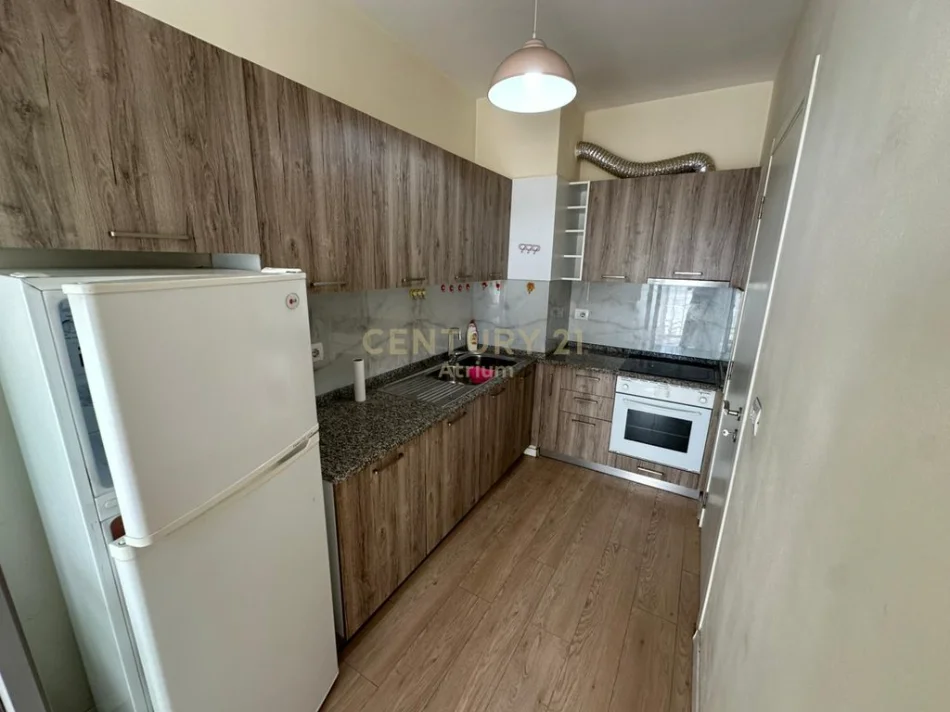 Tirane, jepet me qera apartament 2+1 Kati 6, 95 m² 600 € (MATERNITETI i RI)