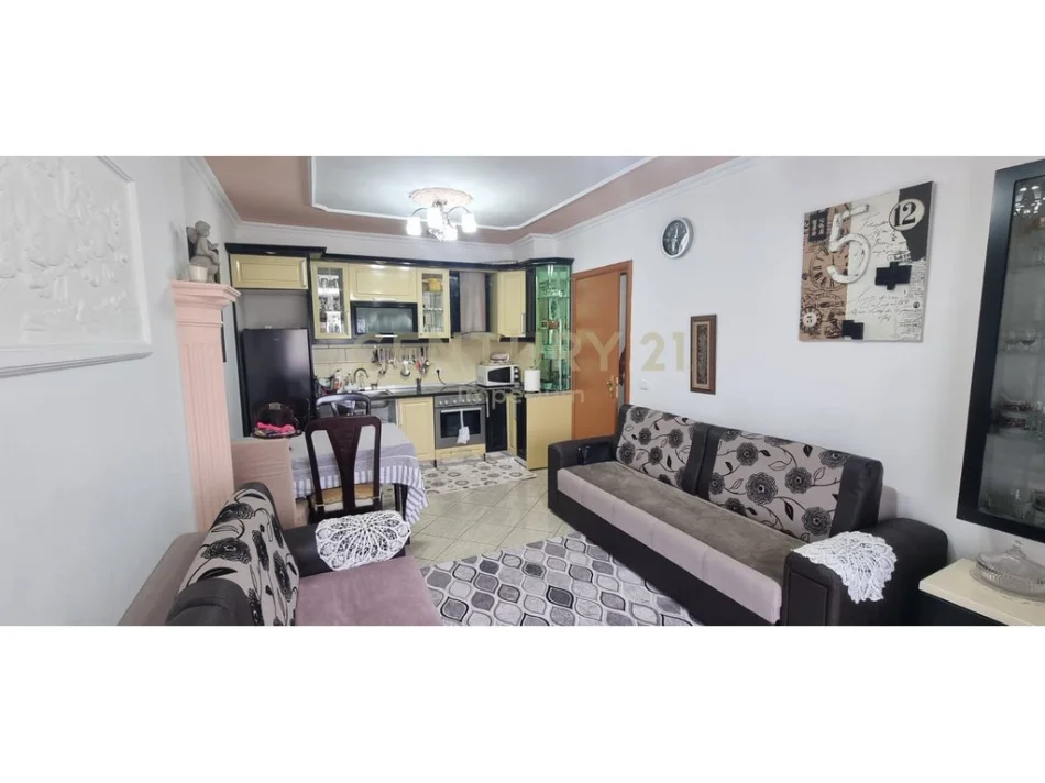 Tirane, jap me qera apartament Kati 1, 100 m² 450 € (Pallatet Cabej)